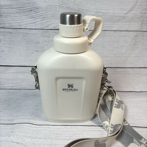 Stanley The Legendary Classic Canteen Cream Color with Lanyard 1.1 Qt Silver Lid